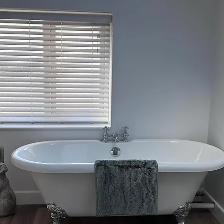 96 Church Street * 기스버러