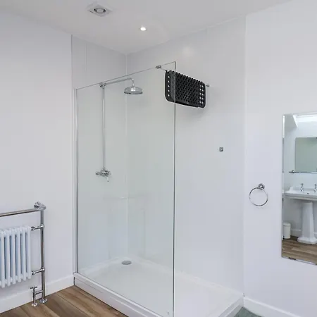 96 Church Street * 기스버러